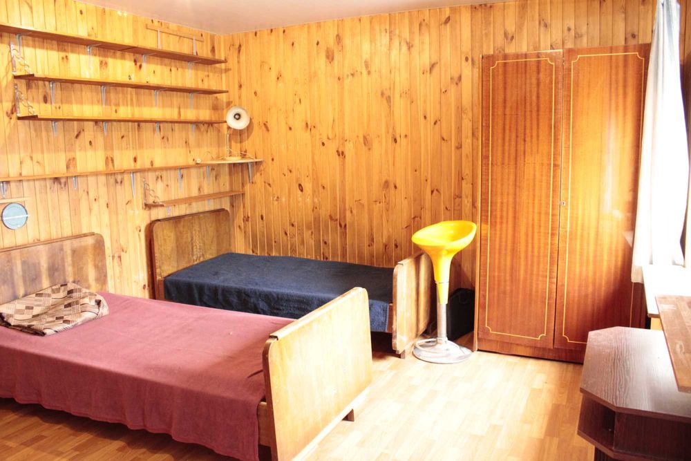 Будинок біля метро Житомірська