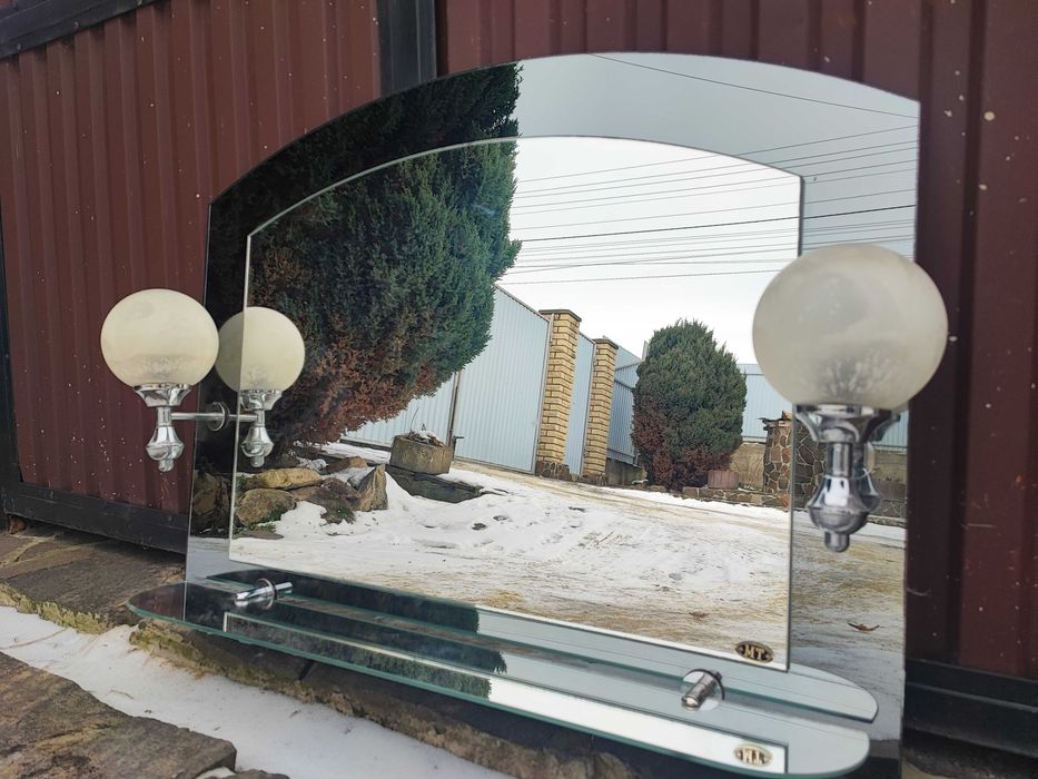 Дзеркало з підсвіткою та полицею