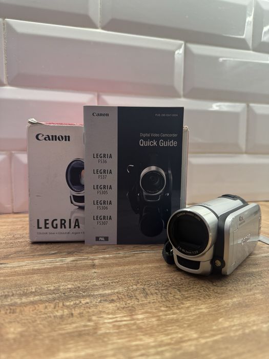Продам відеокамеру Canon LEGRIA FS306 в гарному стані