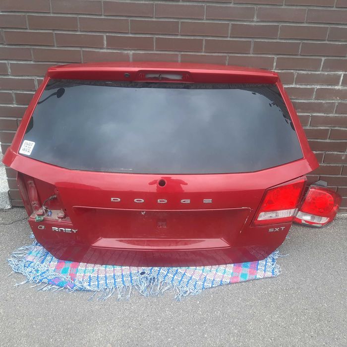 Продам ляду Додж Джорні з проводкою, замком та правою фарою.