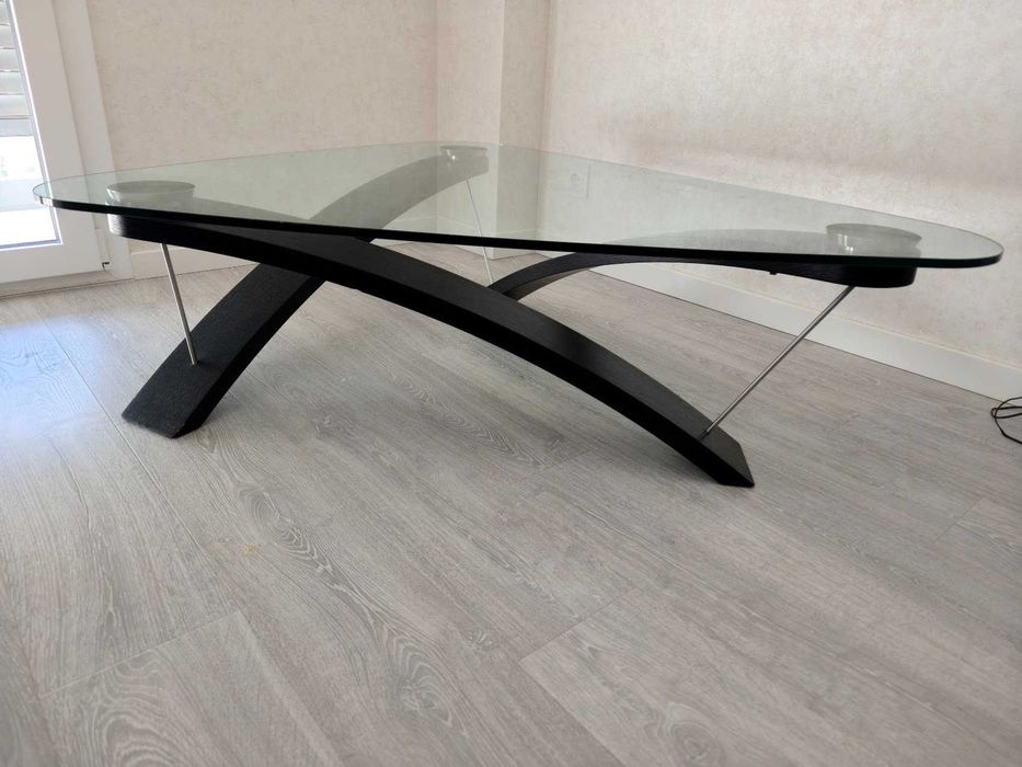 Mesa de centro de sala em vidro e wengué