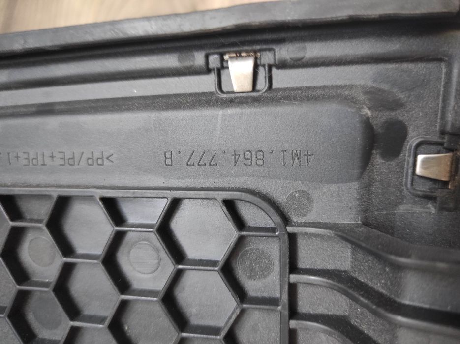 Audi q7,audi q8,vw touareg 4m1864777