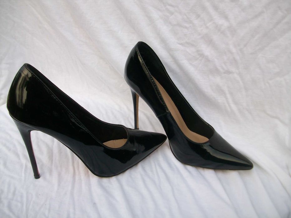 P L T klasyczne szpilki czółenka lakierki 8 GB 41 EU