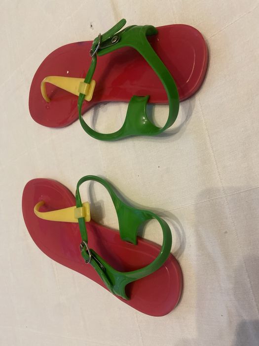 Sandaly plastikowe na basen