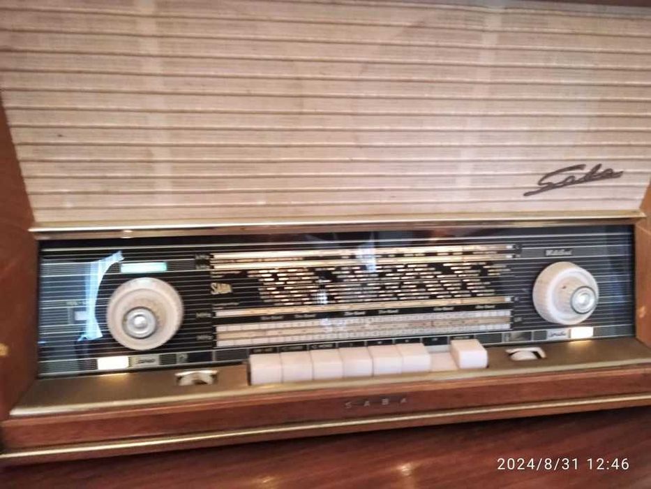 Radio antigo marca Saba