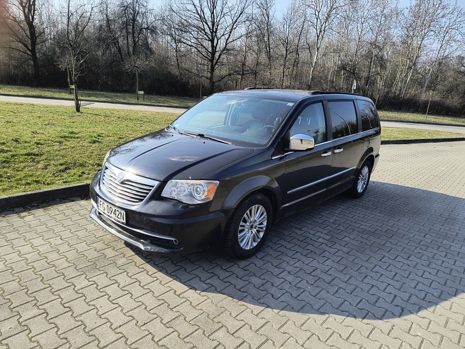 Lancia Voyager 2.8 CRD 163KM 7 os Chrysler Town and Country Caravan