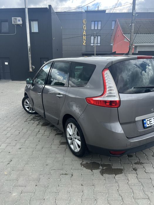 Продам автомобіль Renault scenic 3
