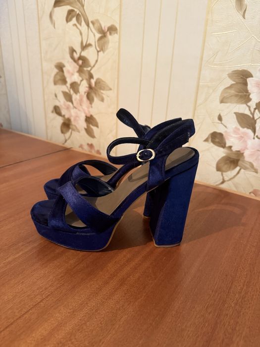 Бархатные босоножки
