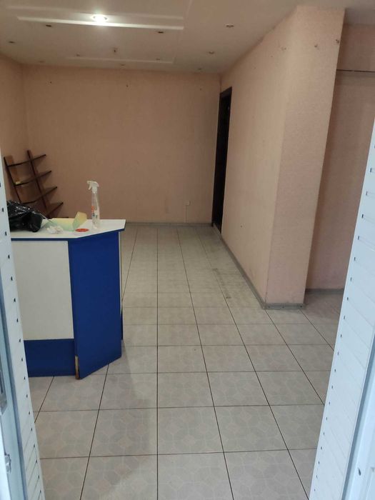 Продам магазин 32 м², вул. Героїв УПА.