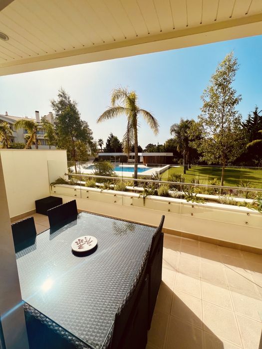 Vendo Mesa de Jardim com 4 cadeiras