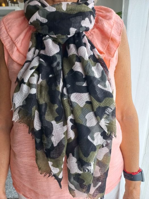 Lenço/ encharpe ,padrão  camuflado  .Pull&Beat