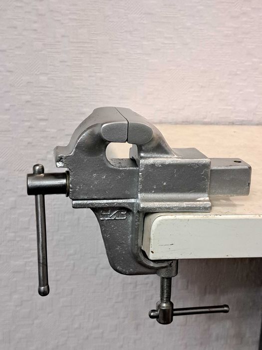 Тиски бытовые времен СССР.