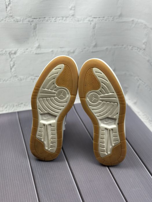 Жіночі білі шкіряні кросівки Jordan Elevate 38.5p