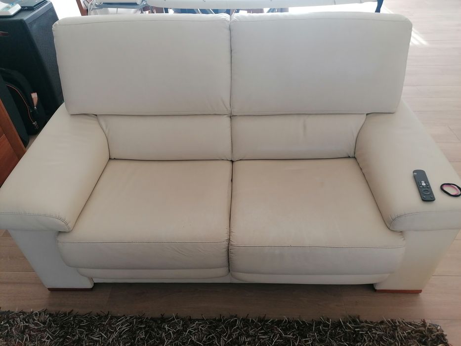 Dois sofás em bom estado