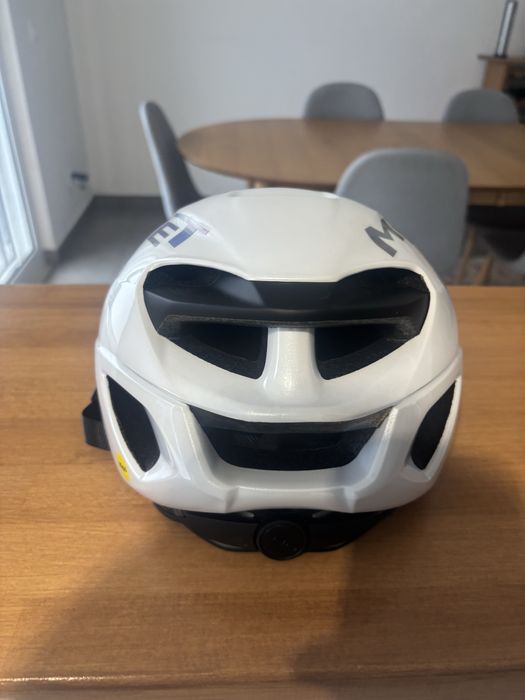 Capacete MET Rivale Mips