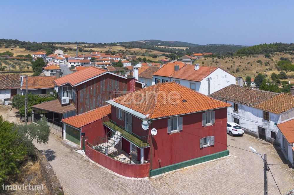 Moradia Azinhoso, Mogadouro