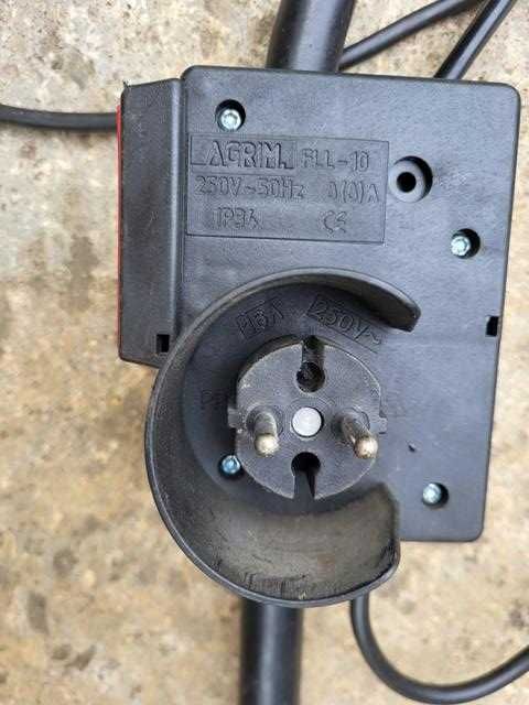 Używany wyłącznik KOSIARKI elektrycznej wraz z uchwytem - kompletny