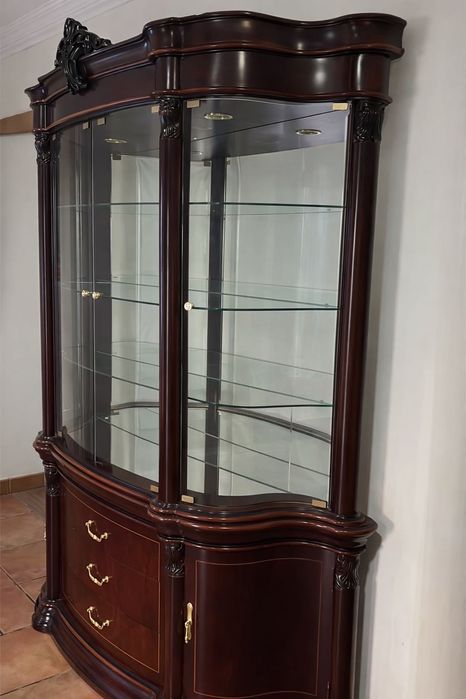 Cristaleira / vitrine clássica Motno