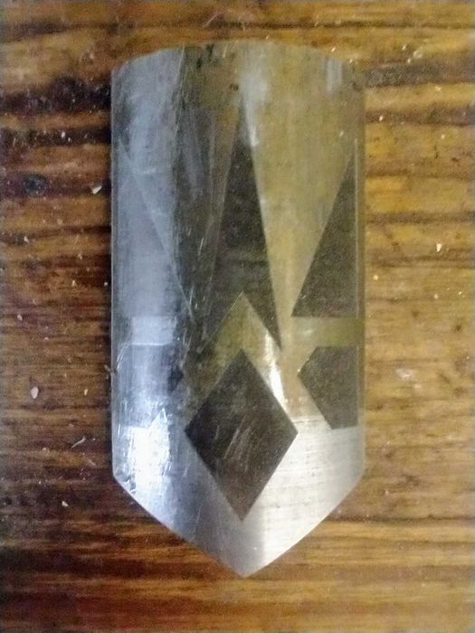 Декоративний медальйон з гравіюванням "тризуб"