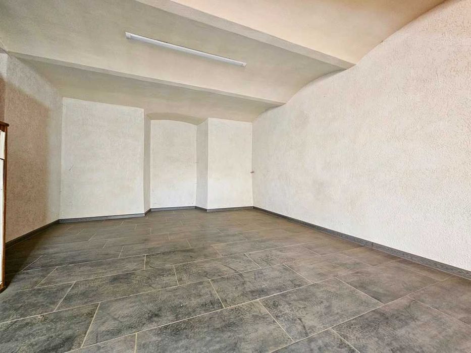 Продається виробничо-офісне приміщення в центральній частині м.Стрий