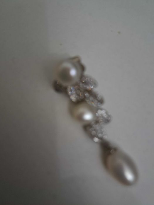 Vendo brincos de prata coo pérolas e brilhantes