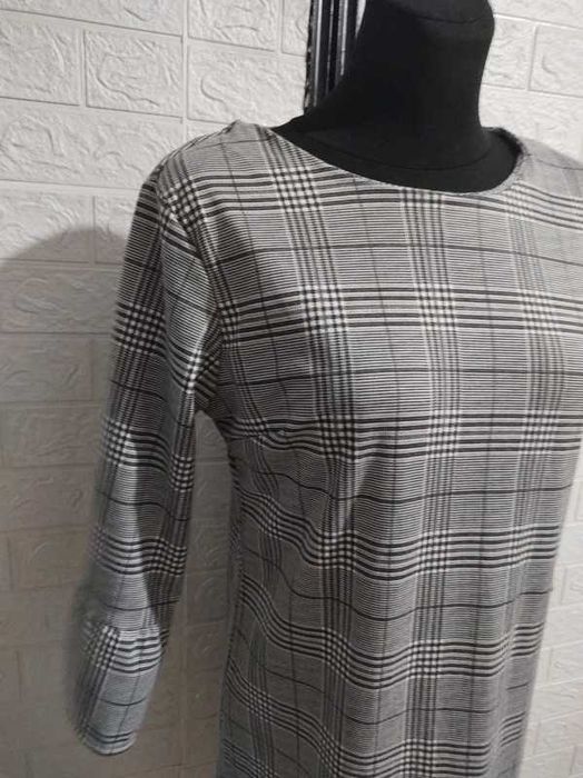 Sukienka rozmiar m stan idealny elastyczna cena 18 zł