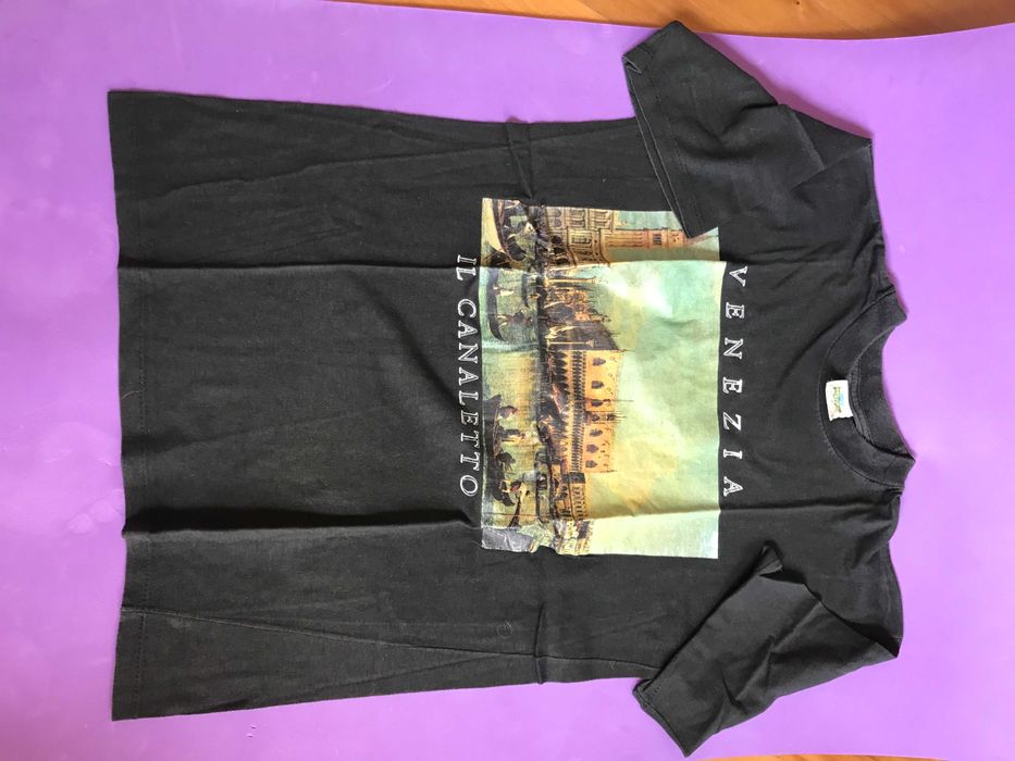 Tshirts de homem a um euro e meio cada.