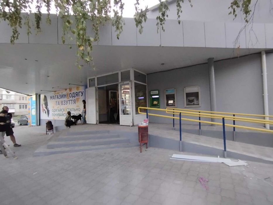 Продам комерційну будівлю