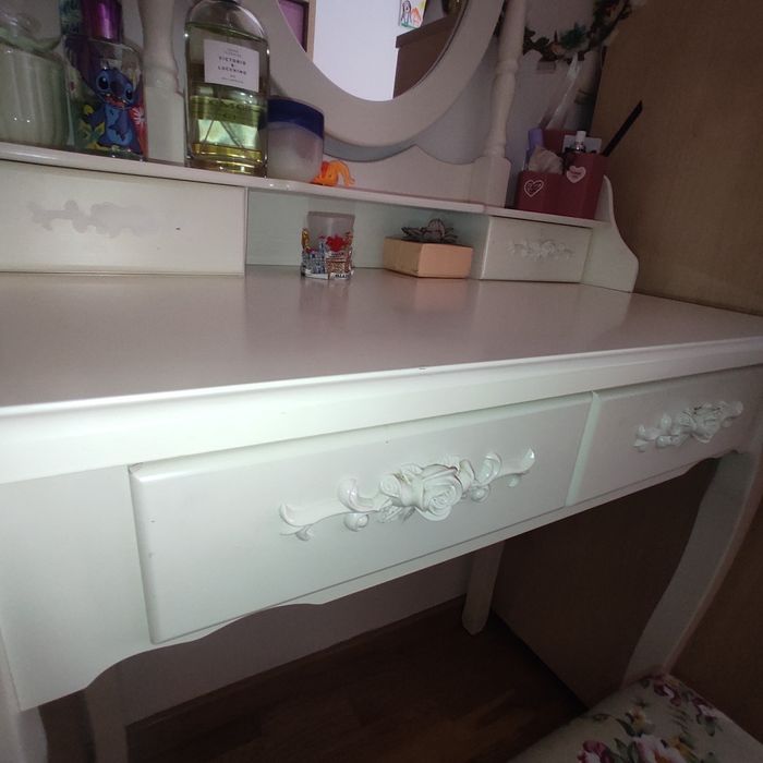 Toucador branco com banco