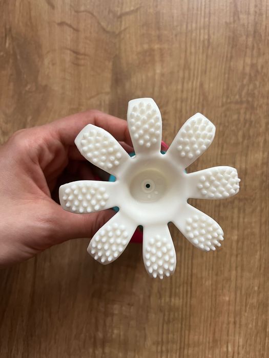 Gryzak ośmiornica Mombella niebiesko-biała zabawka