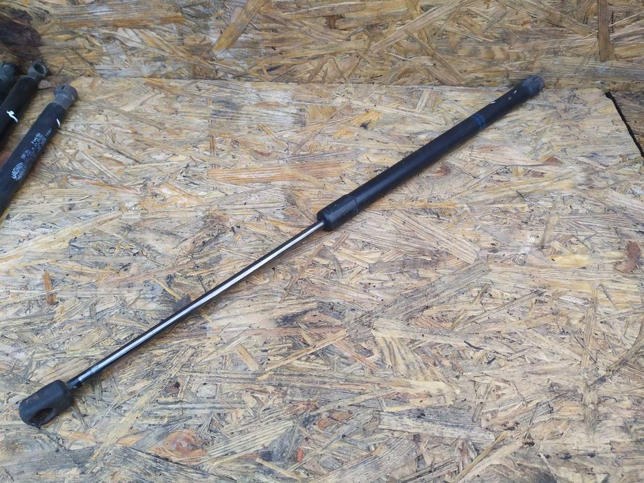 Амортизатор кришки багажника Форд Ескорт Ford Escort Mk7