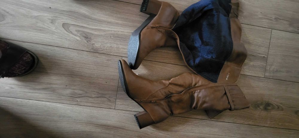 Sprzedam kozaki nowe roz 40