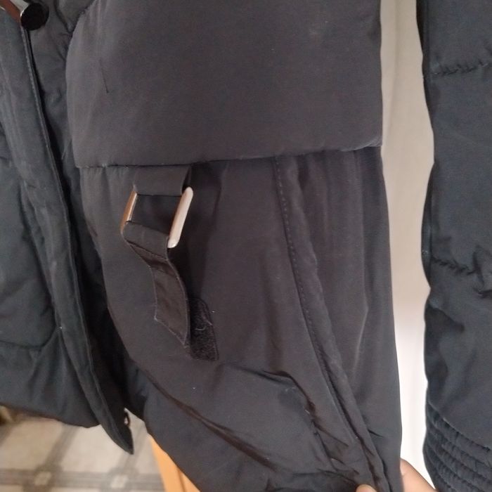 Czarny zimowy płaszcz pikowany damski M