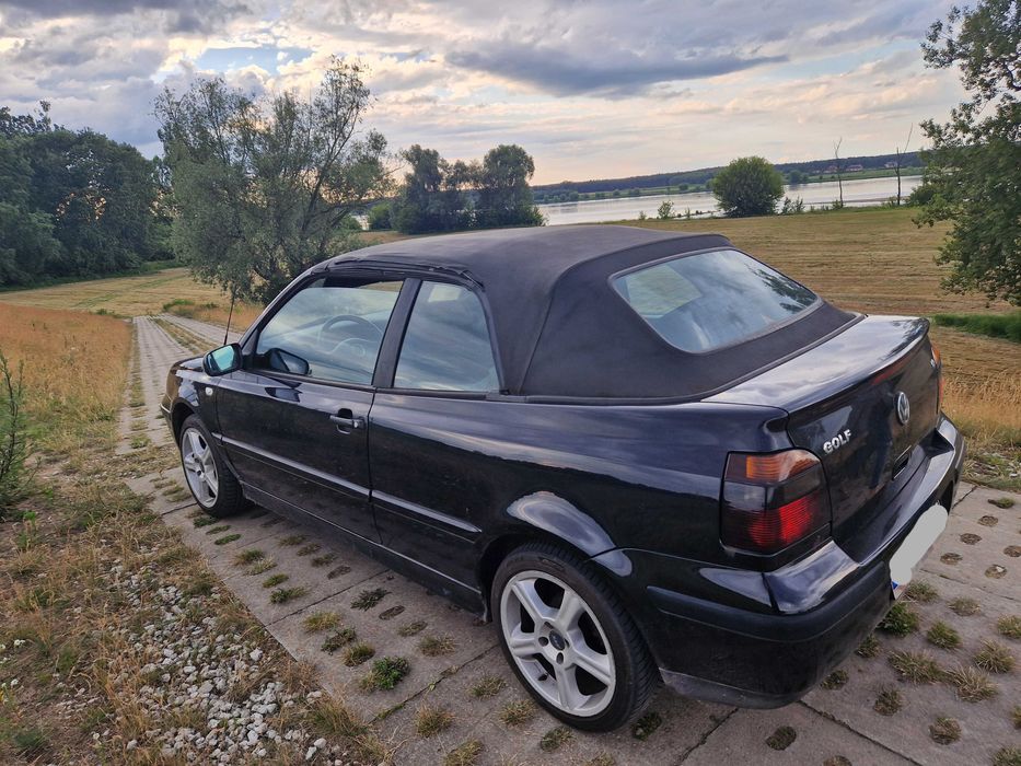 Czarny VW Golf IV Cabrio 1,8 gaz 1998 - możliwa zamiana