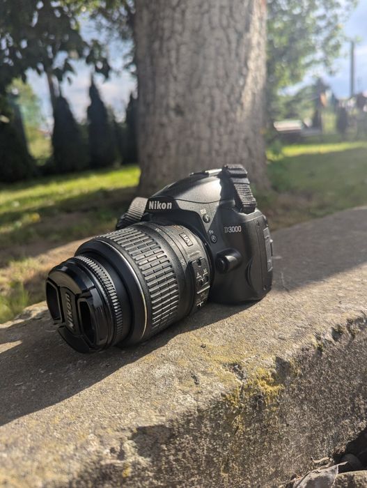 Nikon D3000 та об'єктив AF-S NIKKOR 18-55mm