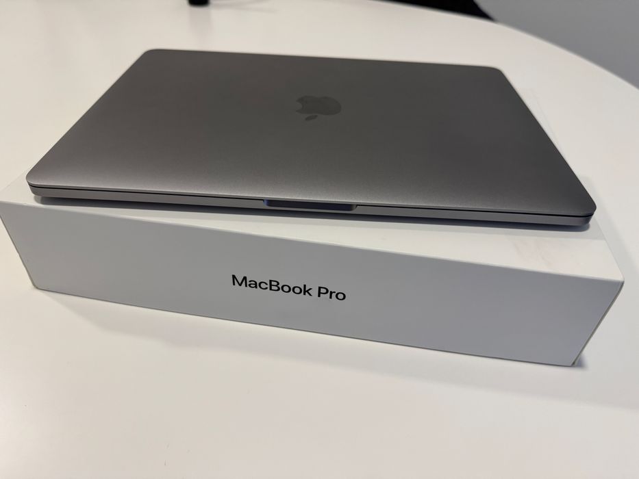 MacBook Pro 13” com Touch Bar (bateria nova)