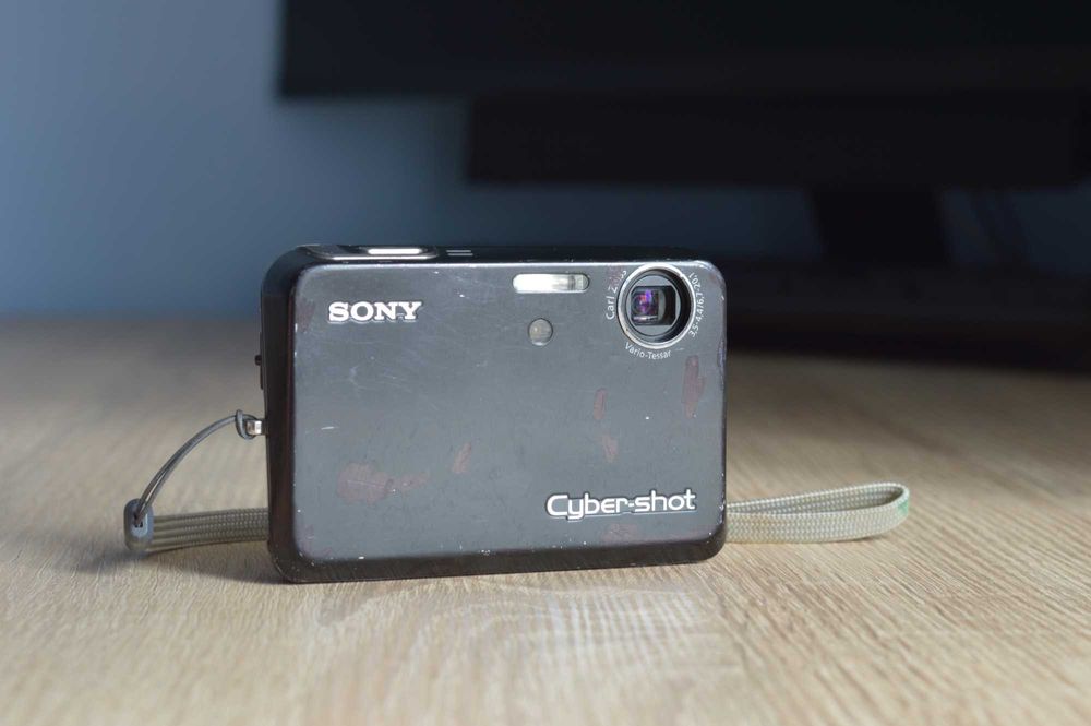 Цифровий фотоапарат Sony Cyber-shot DSC-T3 в робочому стані