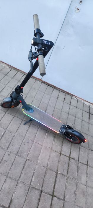 Електро самокат giant