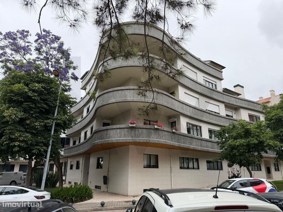 Exclusivo T2 Renovado no Bairro do Alboi | Vistas Panorâmicas e Garage