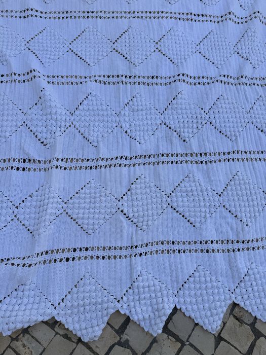 Colcha de renda bordada