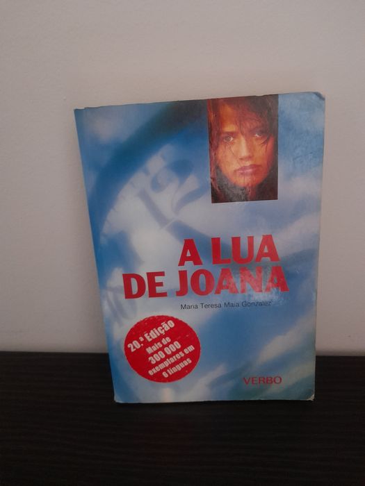 Vários livros de história para adolescentes