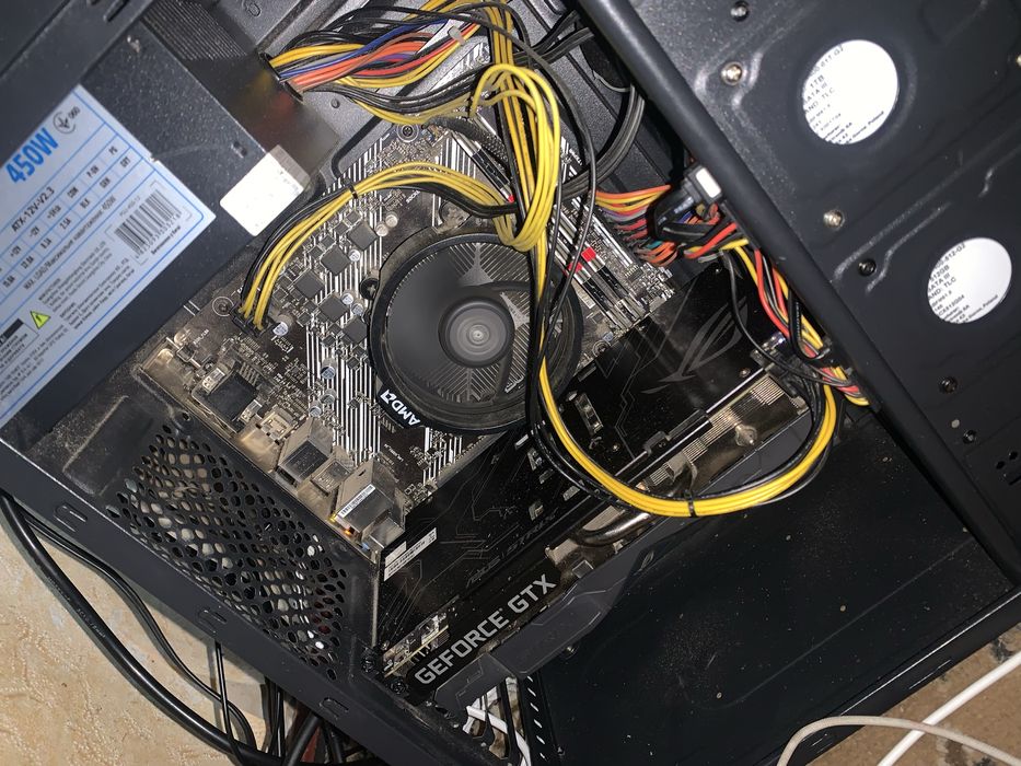 Ігровий компьютер в ідеальному стані (килимок і вебка в подарунок)