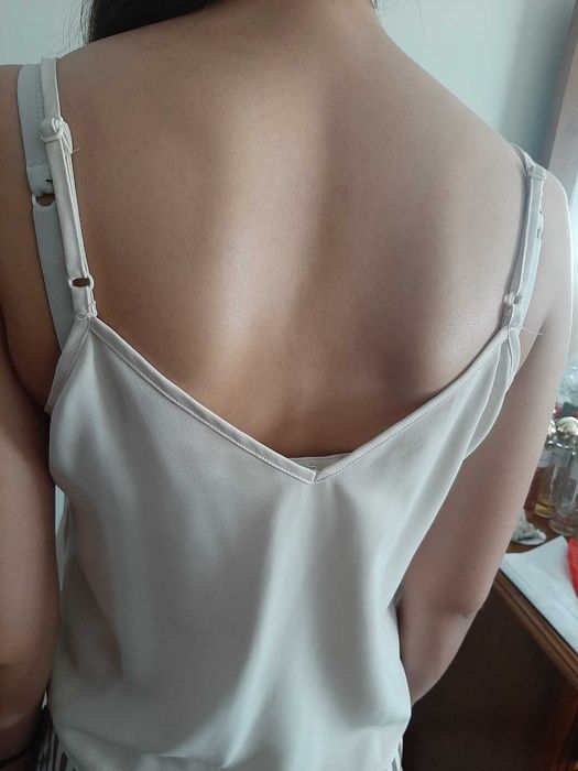 Camisola bege e renda camel