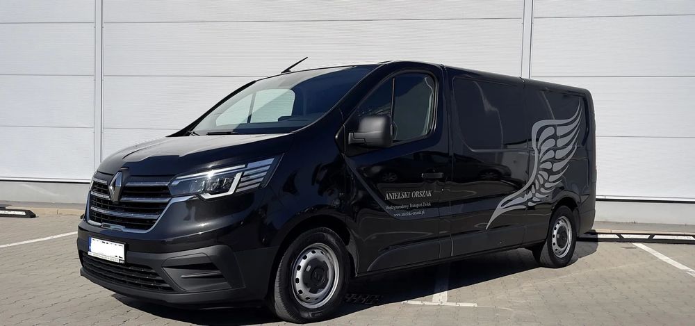 Renault Trafic  Wersja Long Karawan Pogrzebowy zabudowa na 4 trumny