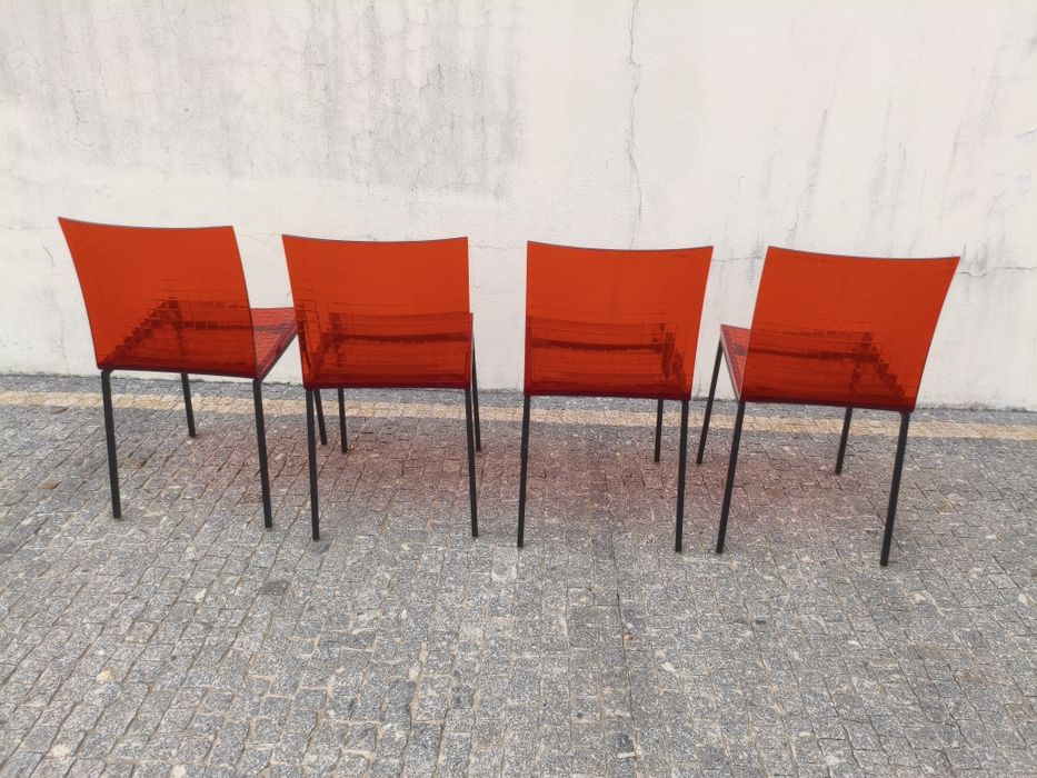 Cadeiras em acrílico