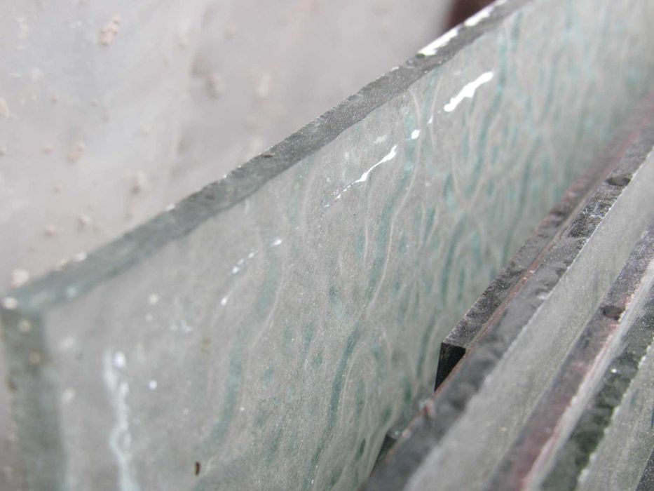 Стекло оконное. Б/у 3мм 139х39мм много штук.