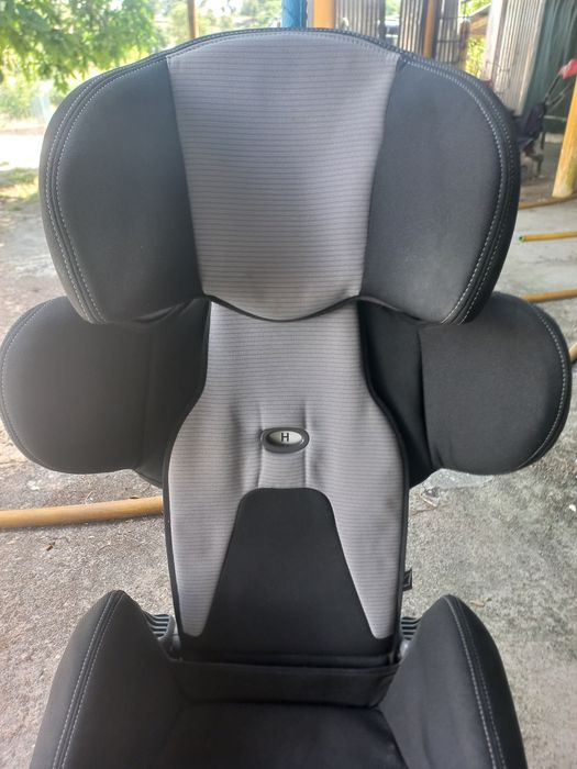 Cadeira de criança para carro preto da Audi