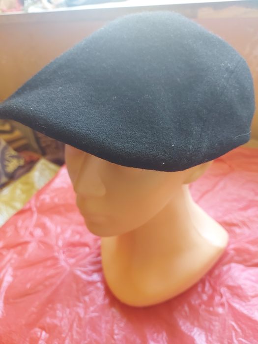 Stary kaszkiet męski z czasów PRL