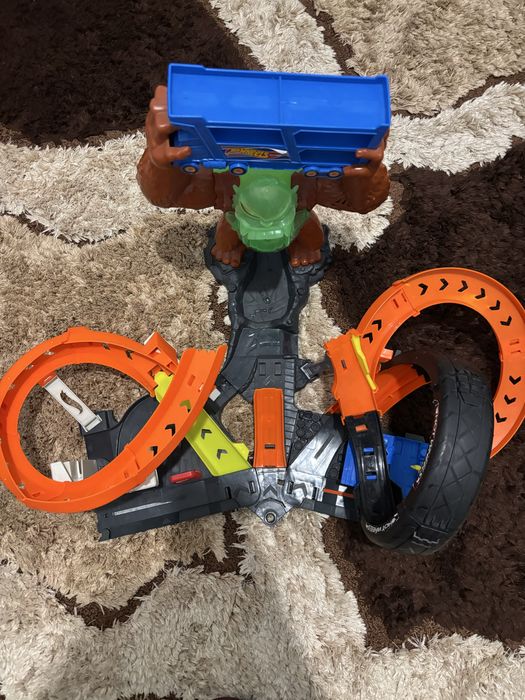 Неповний набір Hot Wheels «Атака токсичної горили»  Все, що на фото або можна деталями.