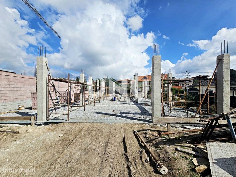 Moradia Geminada T4 - Linhas Modernas